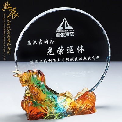 琉璃工藝 從活動(dòng)獎(jiǎng)牌到榮休紀(jì)念，傳統(tǒng)技藝在現(xiàn)代生活中的華麗綻放